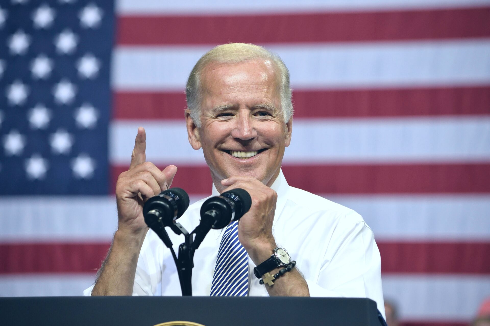 [VIDEO] Biden Busts Out Laughing When Told New CBS Poll Shows Americans Don’t Think He’s Competent