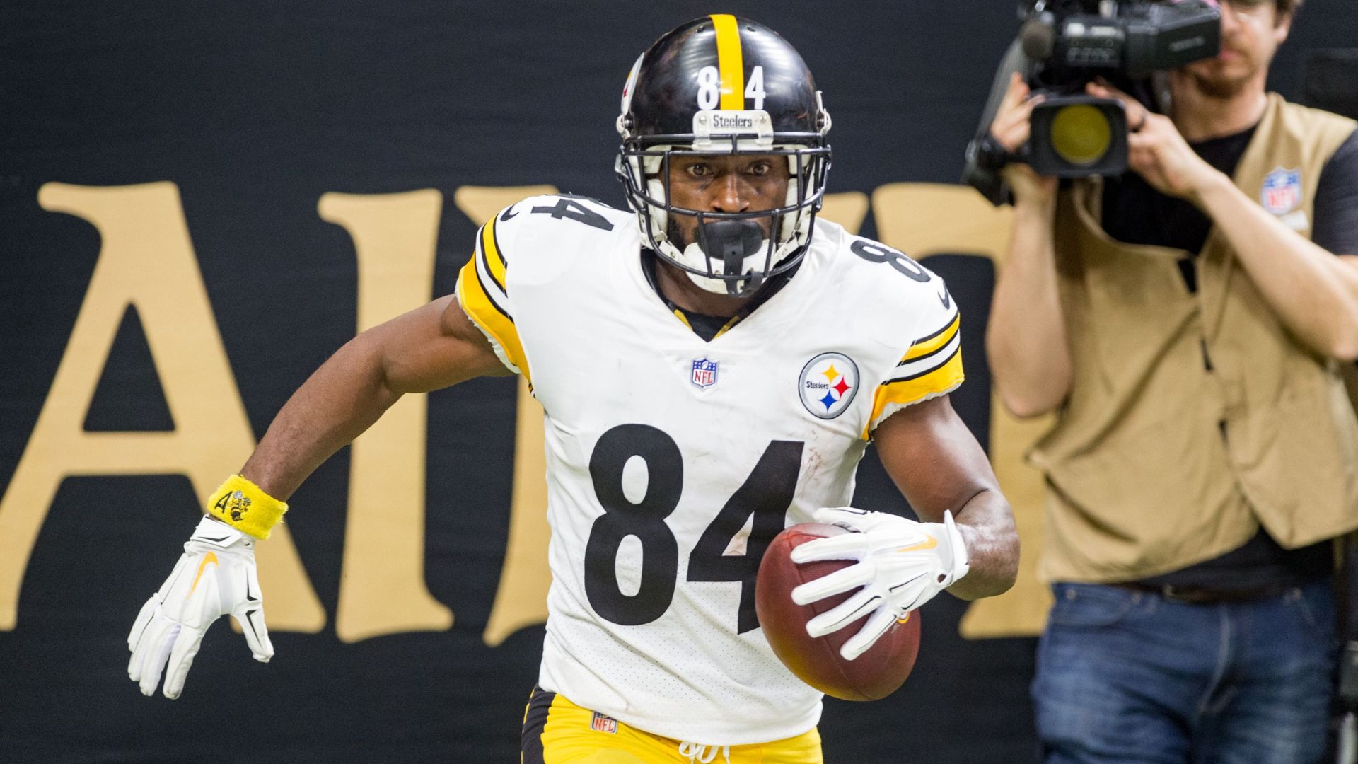 Antonio Brown Caught Up in Chaotic Miami Brawl, Claims Self-Defense in Viral Video [WATCH]