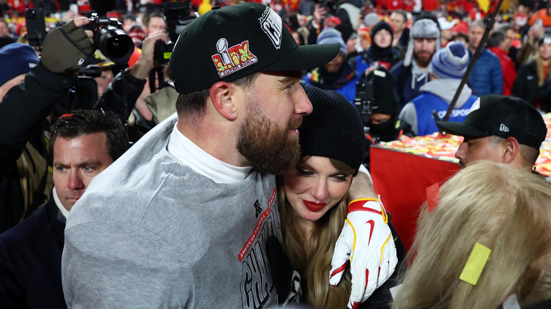 Travis Kelce Compares His Relationship With Taylor Swift to ‘Pretty Woman’ in Podcast Laugh [WATCH]