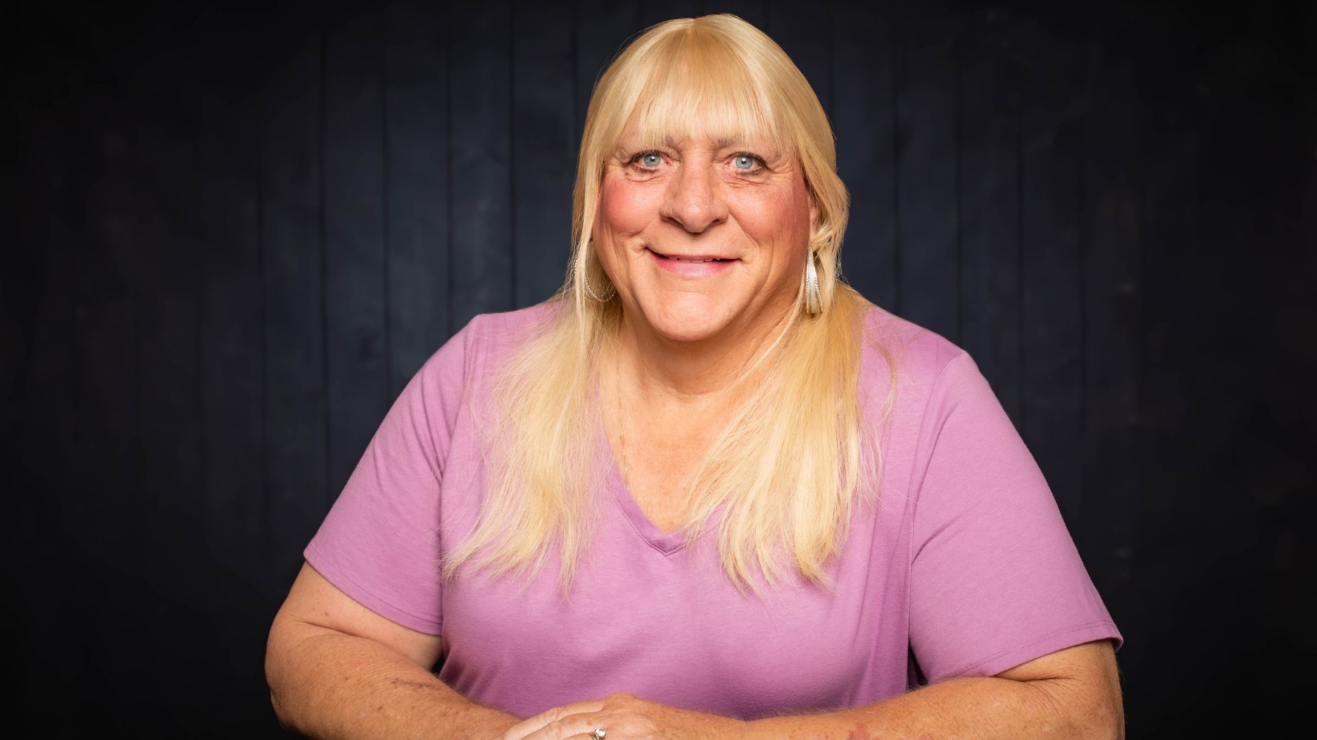 Lesbian Singer Kicked Out of Gold’s Gym After Calling Out Men in Women’s Locker Rooms in LA [WATCH]